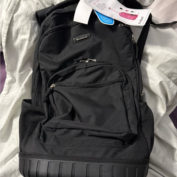 NWT Rockland 19-in. Rolling Backpack Black - Picture 6 of 8